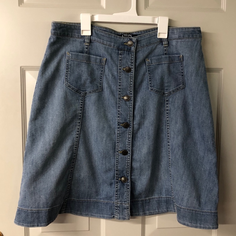 Chaps Euc Button Down Light Wash Denim Skirt Size… - image 8